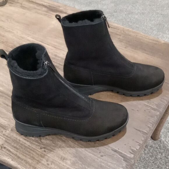 La Canadienne black suede waterproof Italian wedge heel bootie size 8 NWT - Picture 2 of 5